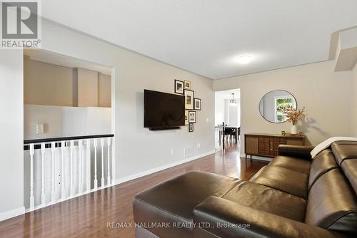 568 Legresley Lane, Newmarket, ON - Indoor Photo Showing Living Room