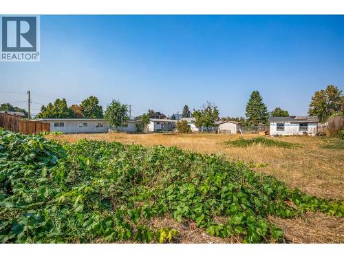 715B Gerstmar Road, Kelowna, BC - Outdoor