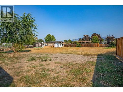 715B Gerstmar Road, Kelowna, BC - Outdoor