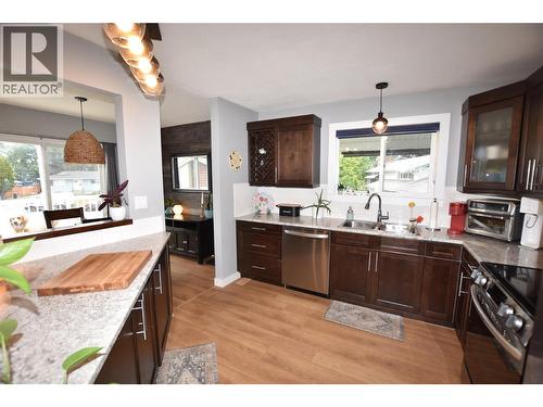 2105 14 Street, Vernon, BC - Indoor Photo Showing Kitchen