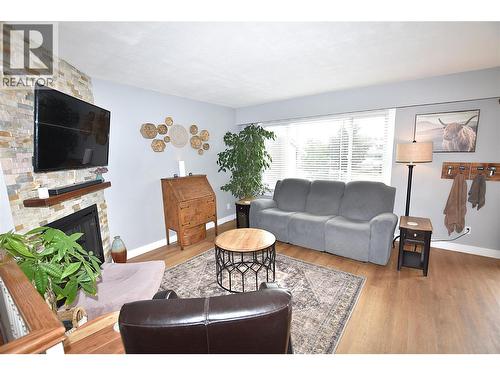 2105 14 Street, Vernon, BC - Indoor Photo Showing Living Room With Fireplace