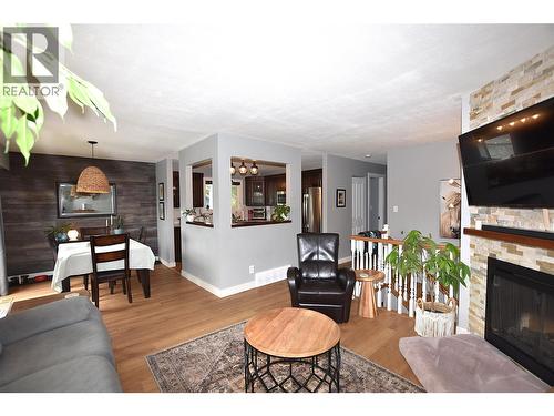 2105 14 Street, Vernon, BC - Indoor Photo Showing Living Room With Fireplace