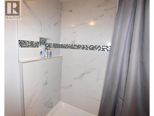2105 14 Street, Vernon, BC - Indoor Photo Showing Bathroom