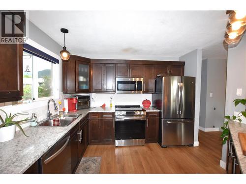 2105 14 Street, Vernon, BC - Indoor Photo Showing Kitchen With Stainless Steel Kitchen With Double Sink