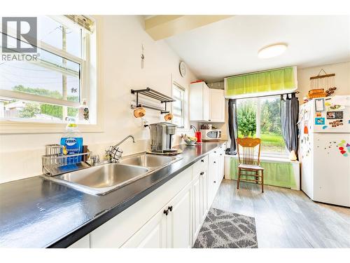 1215 Erickson Road, Creston, BC - Indoor Photo Showing Kitchen With Double Sink
