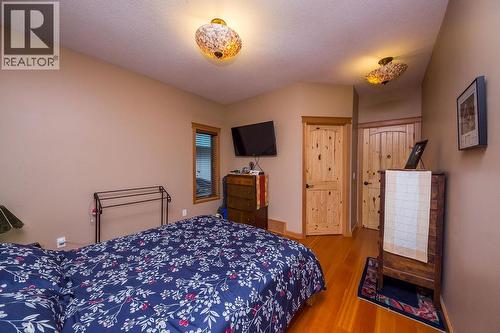 1259 Little Shuswap Lake Road Unit# A, Chase, BC - Indoor Photo Showing Bedroom