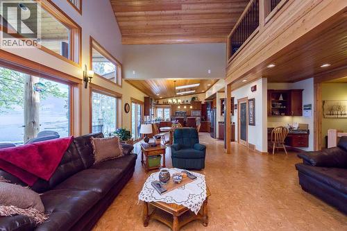 1259 Little Shuswap Lake Road Unit# A, Chase, BC - Indoor Photo Showing Living Room