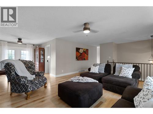 2176 Blackwell Avenue, Merritt, BC - Indoor Photo Showing Living Room