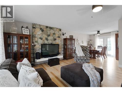 2176 Blackwell Avenue, Merritt, BC - Indoor Photo Showing Living Room