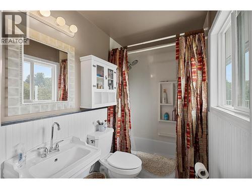 2176 Blackwell Avenue, Merritt, BC - Indoor Photo Showing Bathroom