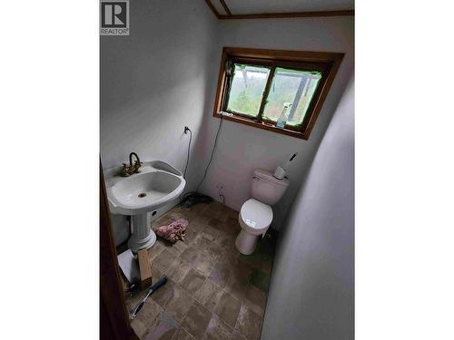 4259 Woodbury Village Road, Ainsworth, BC - Indoor Photo Showing Bathroom
