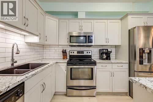 Quality Chef's Kitchen - 151 Taylor Road Unit# 202, Kelowna, BC - Indoor Photo Showing Kitchen With Double Sink With Upgraded Kitchen