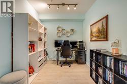 Den/flex space: Office? Gaming? - 