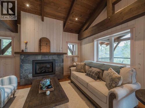 23 Birchgrove Bend, Kaslo, BC - Indoor Photo Showing Living Room With Fireplace