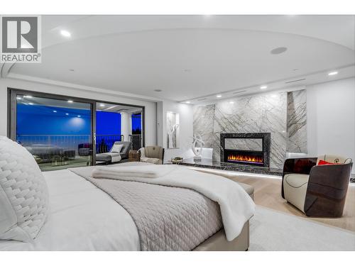 1123 Crestline Road, West Vancouver, BC - Indoor With Fireplace