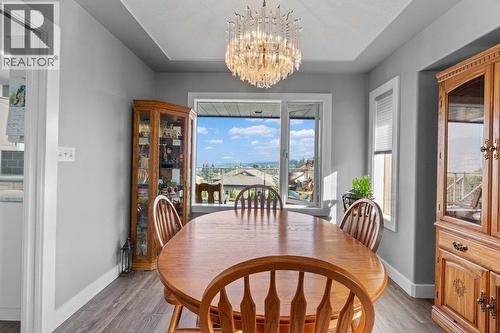 2121 3 Avenue Se, Salmon Arm, BC - Indoor Photo Showing Dining Room