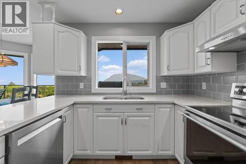 2121 3 Avenue Se, Salmon Arm, BC - Indoor Photo Showing Kitchen With Double Sink