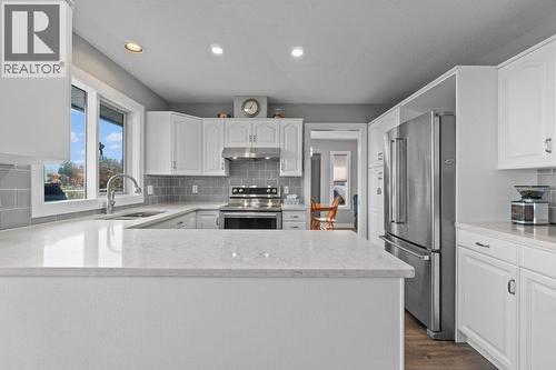 2121 3 Avenue Se, Salmon Arm, BC - Indoor Photo Showing Kitchen With Upgraded Kitchen