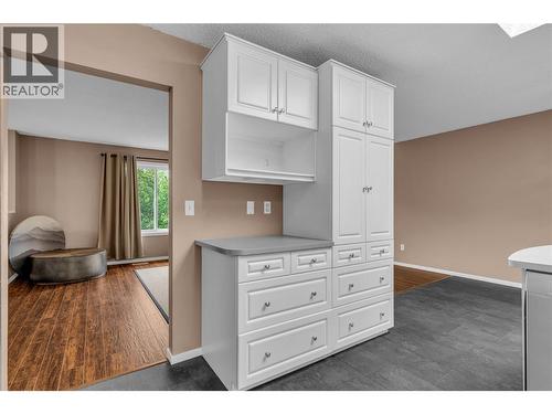 733 Josselyn Court, Kelowna, BC - Indoor