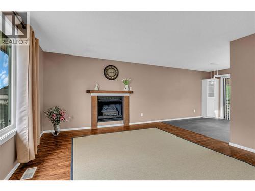 733 Josselyn Court, Kelowna, BC - Indoor With Fireplace
