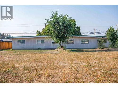 715A Gerstmar Road, Kelowna, BC - Outdoor