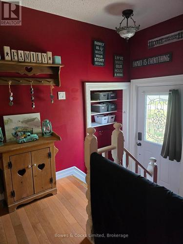 33 Maple Grove Road, Kawartha Lakes (Lindsay), ON - Indoor Photo Showing Other Room