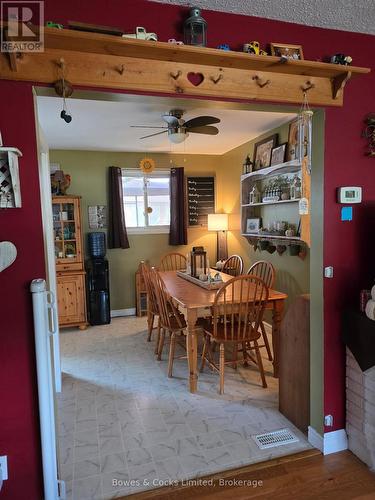 33 Maple Grove Road, Kawartha Lakes (Lindsay), ON - Indoor Photo Showing Dining Room