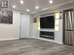 33 GLENSHEPHARD DRIVE  Toronto, ON M1K 4N2