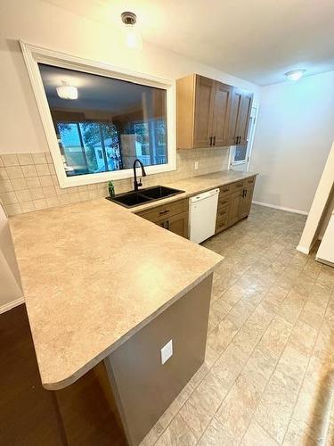 84 Centennial Drive, Dauphin, MB - Indoor Photo Showing Kitchen With Double Sink