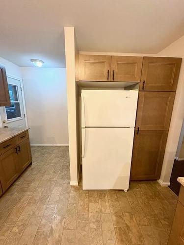 84 Centennial Drive, Dauphin, MB - Indoor Photo Showing Kitchen