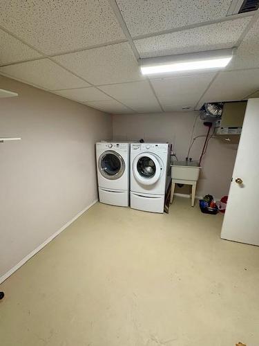84 Centennial Drive, Dauphin, MB - Indoor Photo Showing Laundry Room