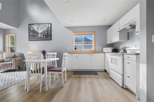 707 Kelsey Way, Sayward, BC - Indoor