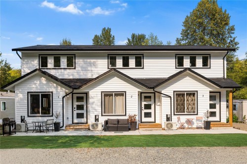 707 Kelsey Way, Sayward, BC - Outdoor With Facade