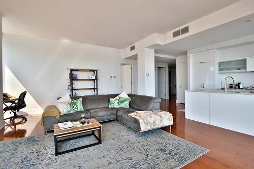 Living room - 914-901 Rue De La Commune E., Montréal (Ville-Marie), QC - Indoor Photo Showing Living Room