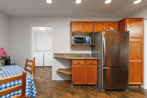 60-1101 Cameron Avenue, Kelowna, BC - Indoor Photo Showing Kitchen