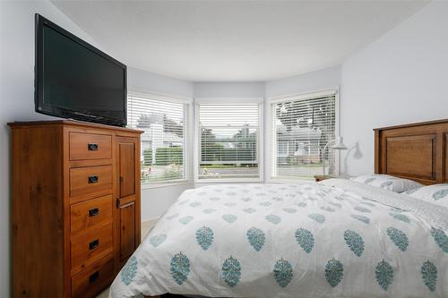60-1101 Cameron Avenue, Kelowna, BC - Indoor Photo Showing Bedroom