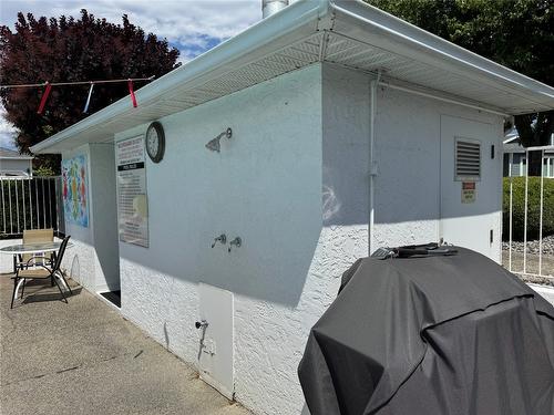 60-1101 Cameron Avenue, Kelowna, BC - Outdoor With Exterior