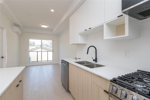 333-2629 Millstream Rd, Langford, BC - Indoor Photo Showing Kitchen With Double Sink With Upgraded Kitchen