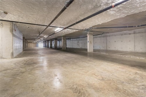 333-2629 Millstream Rd, Langford, BC - Indoor Photo Showing Garage