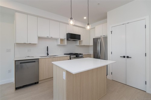 333-2629 Millstream Rd, Langford, BC - Indoor Photo Showing Kitchen With Stainless Steel Kitchen With Upgraded Kitchen
