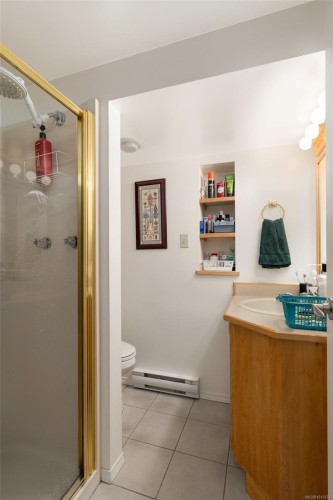 582 Baxter Ave, Saanich, BC 