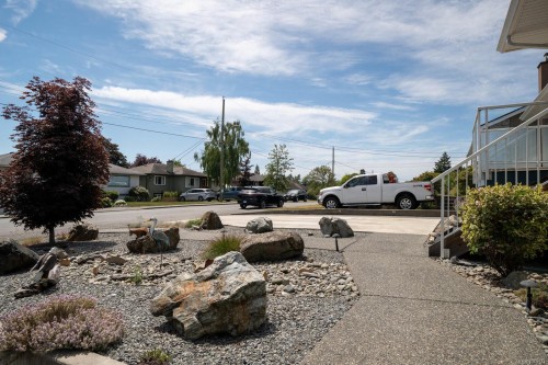 582 Baxter Ave, Saanich, BC 