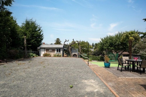 582 Baxter Ave, Saanich, BC 