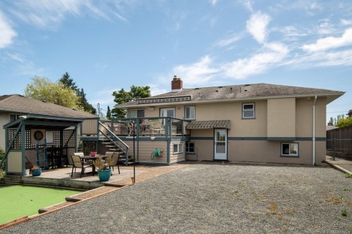 582 Baxter Ave, Saanich, BC 