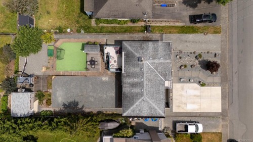 582 Baxter Ave, Saanich, BC 