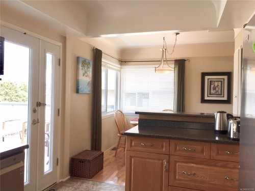 582 Baxter Ave, Saanich, BC 