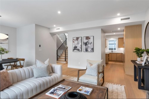 2-2590 Penrhyn St, Saanich, BC 