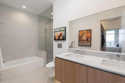 1702-2000 Hannington Rd, Langford, BC - Indoor Photo Showing Bathroom