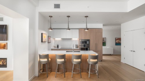 1702-2000 Hannington Rd, Langford, BC - Indoor