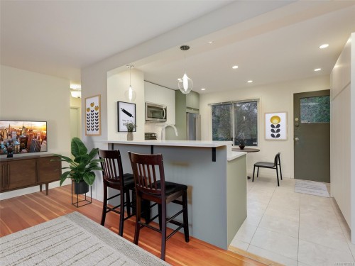 1728 Foul Bay Rd, Victoria, BC 